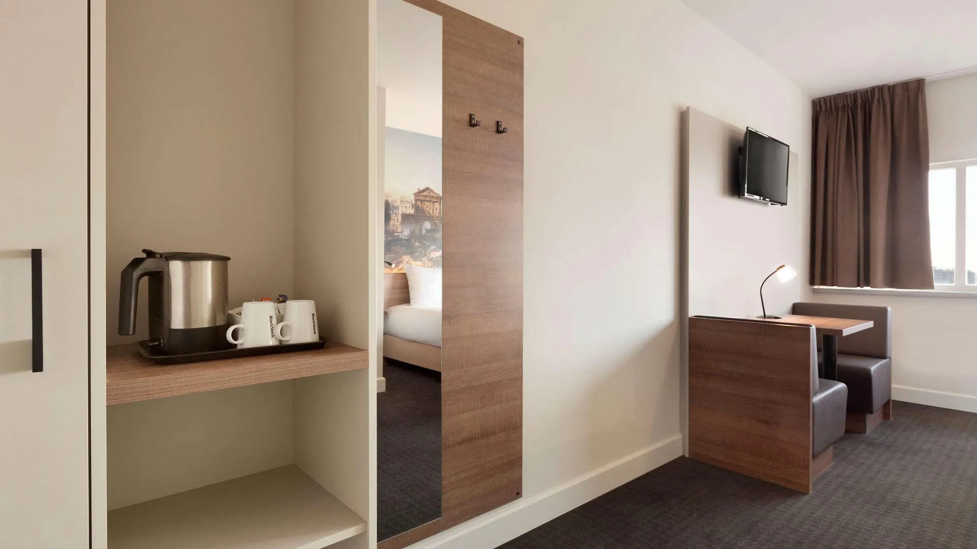 Rotterdam Teleport Hotel