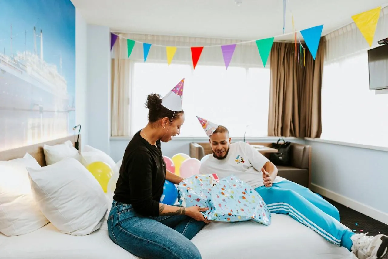 Rotterdam Teleport Hotel