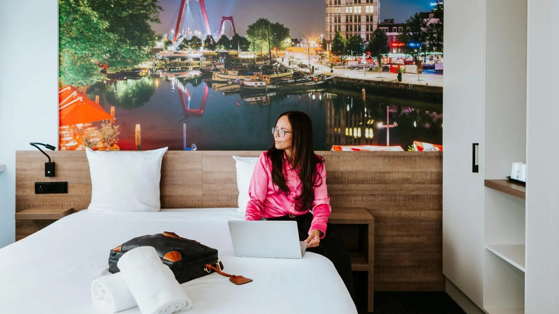 Rotterdam Teleport Hotel